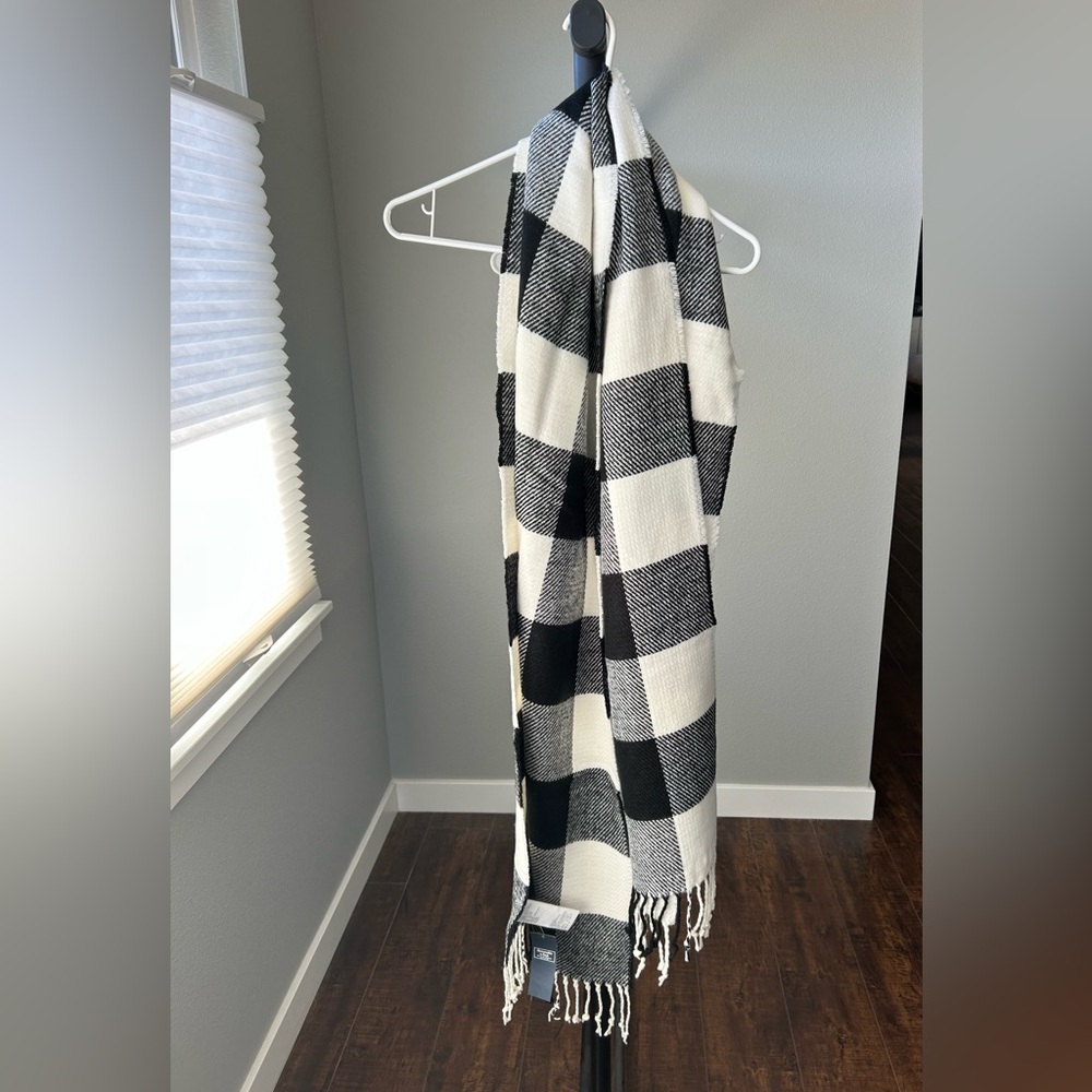 Abercrombie & Fitch Women's Blanket Scarf